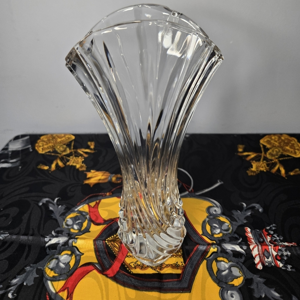Vintage MIKASA Flores 8" Lead Crystal Swirl Vase READ(CHIP)